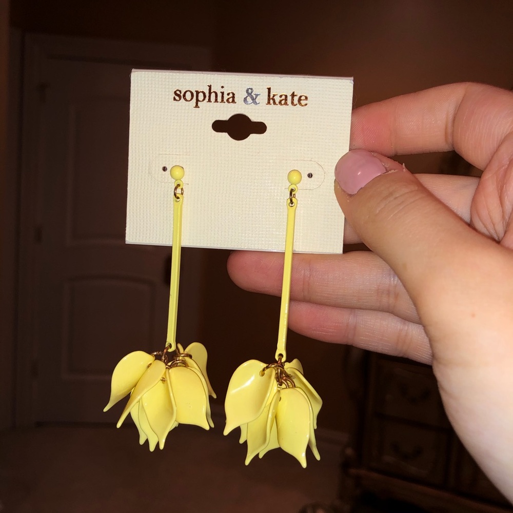Earrings - Picture 2 of 5